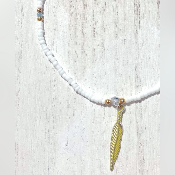 Anklet- Swarovski Crystal, glass seed beads, gold beads & feather charm - Picture 4 of 4